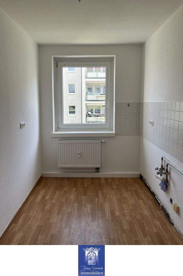 Gemütliche Wohnung mit großem Balkon, Tageslichtbad und separater Küche! - Photo 2