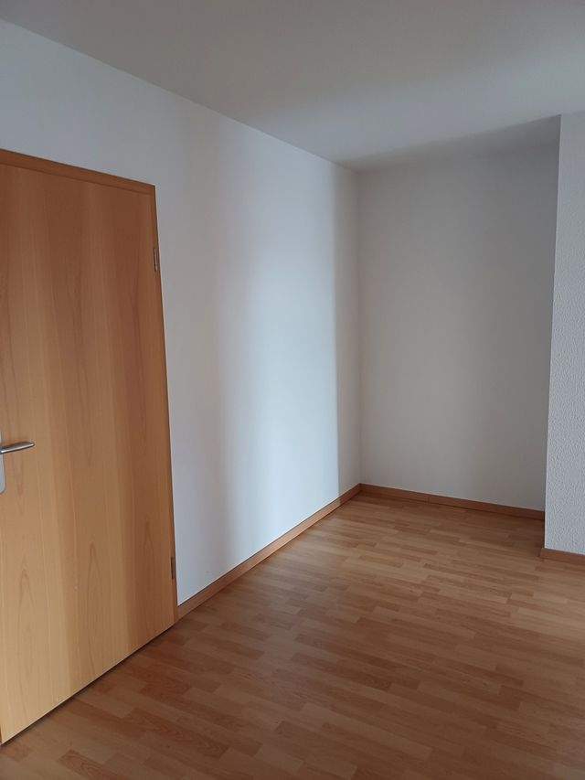 Schöne geräumige 2 Raum Dachgeschoss Wohnung mit moderner Einbauküche ab sofort zu vermieten - Foto 3