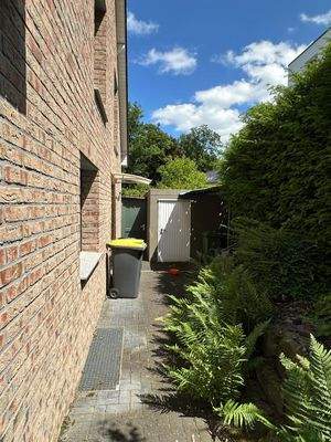 Küchen- und Garagenausgang in den Garten