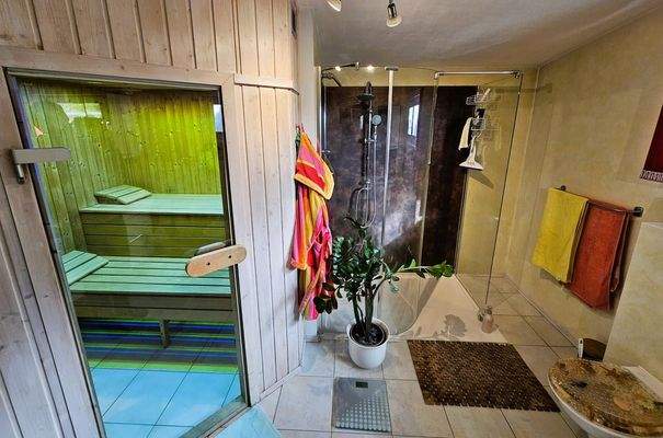 Dusche und Sauna