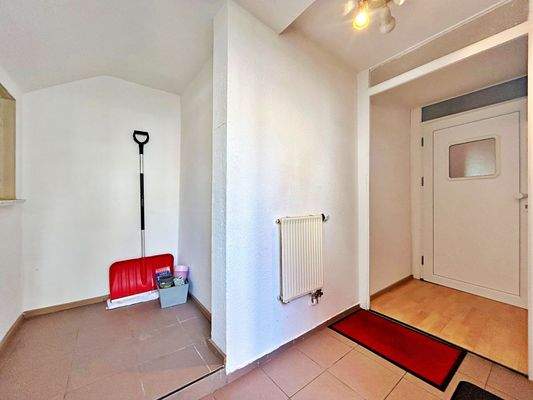 TREPPENHAUS EINGANGSBEREICH