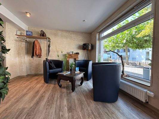 Souterrain - Wartebereich im Salon