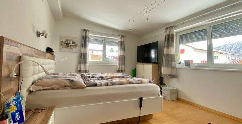 Großes Schlafzimmer im OG