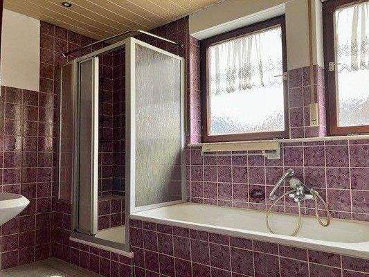 Bad EG renovierungsbedürftig.jpg