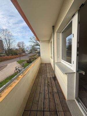 Langer Balkon mit Aussicht