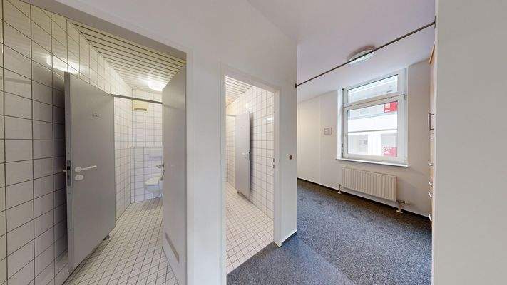 Sanitärräume mit Fliesenboden