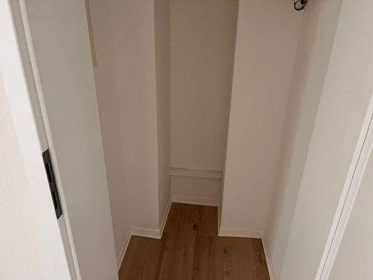 Abstellraum mit Holzboden