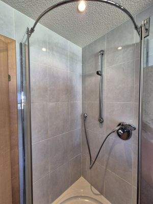 OG-Dusche im Badezimmer