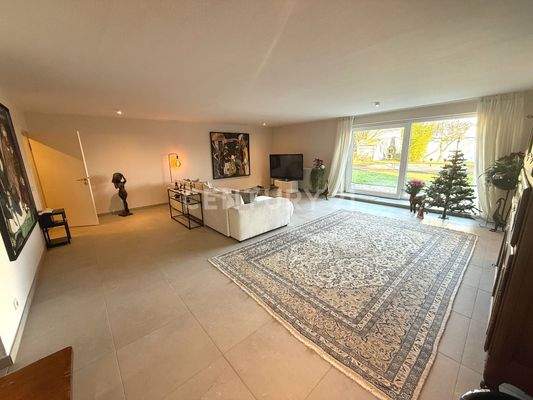 Wohnbereich von der anderen Seite - Mit Blick in den Garten