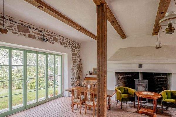 Kaminzimmer mit Blick zum Garten