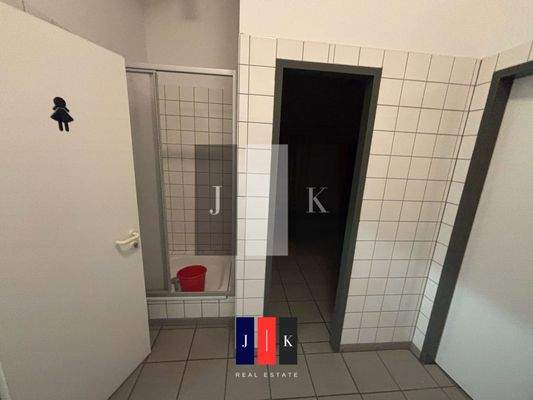 Sanitäre Einrichtung 2 (Dusche)