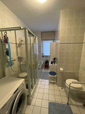 30 Badezimmer in der Wohnung im EG