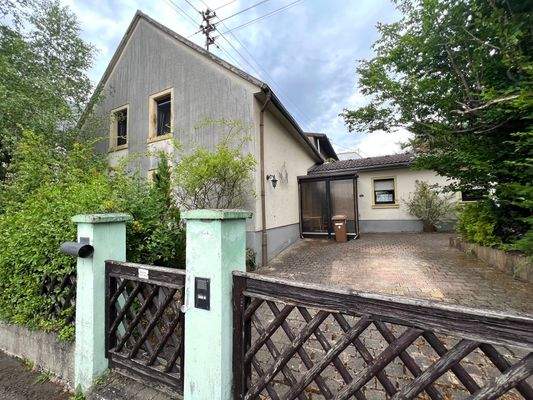 Hausansicht mit Innenhof