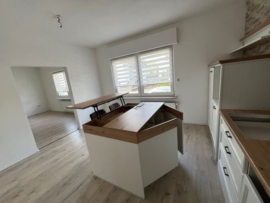 EG: Höhenverstellbare Sitzecke