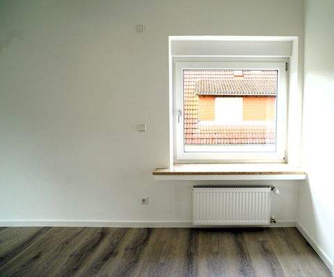 Wohnzimmer, Fenster am Giebel.JPG