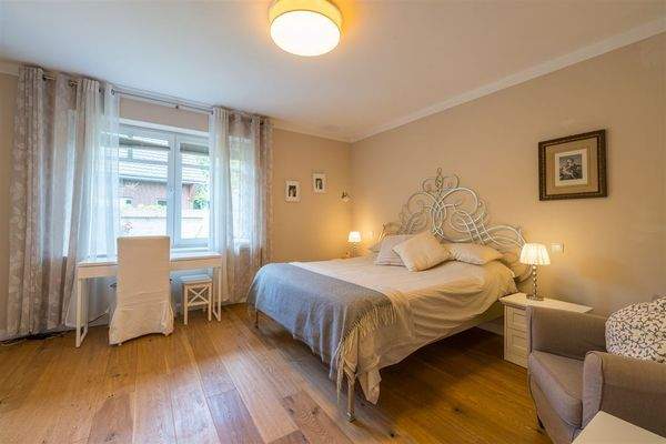 Schlafzimmer 1 (EG)