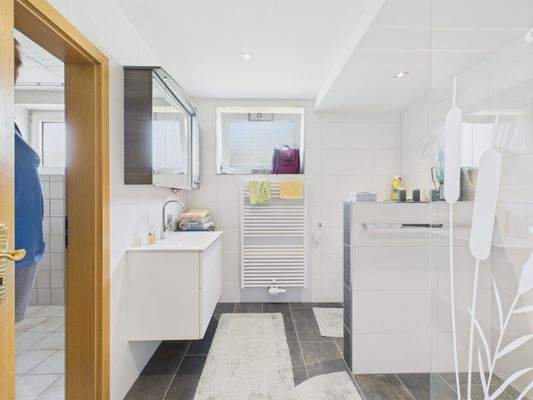 CAM01223G0-PR0148-STILL048