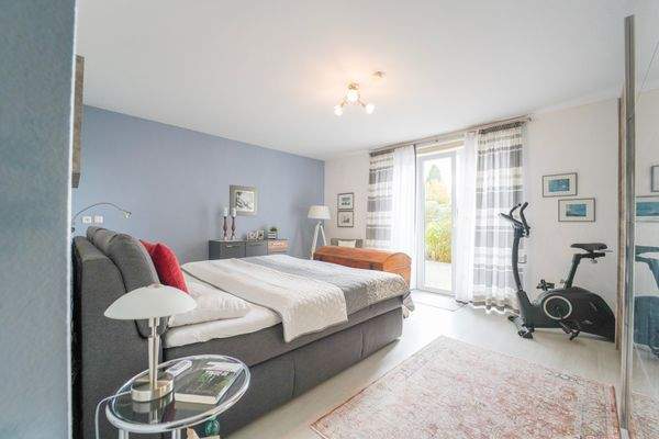 Schlafzimmer mit Zugang zur 2. Terrasse