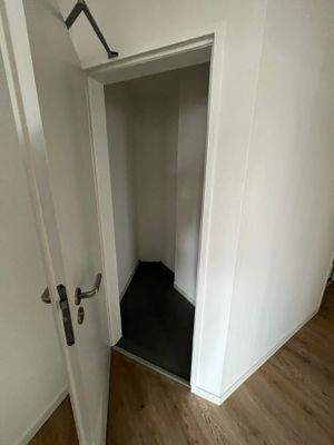 Eingang zu kleinem Abstellraum