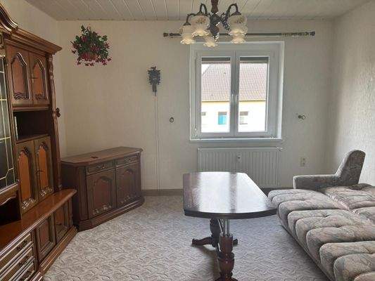 Wohnzimmer (Erwerb der Möbel möglich)
