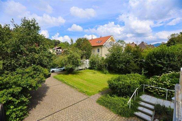 Garten vorm Haus