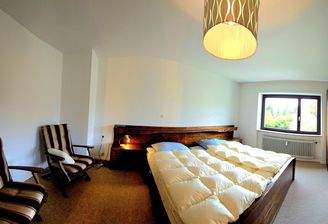 Grosses Schlafzimmer