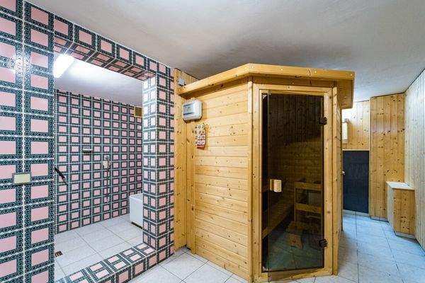 Wellnessbereich im Keller