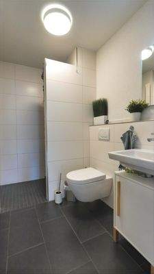 Gäste-WC mit Dusche