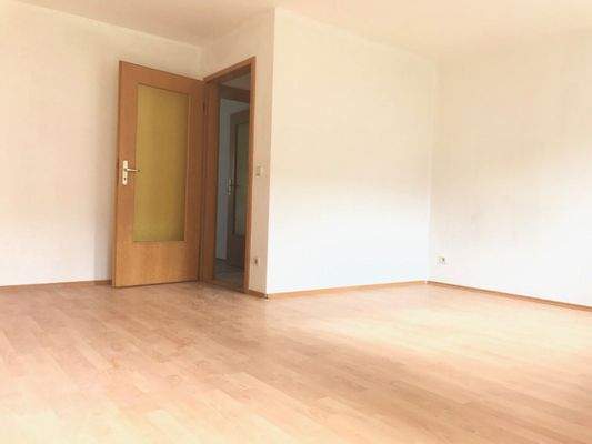 Blick Wohnzimmer zum Flur