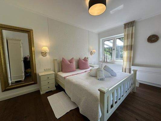 DHH - Schlafzimmer I im Erdgeschoss