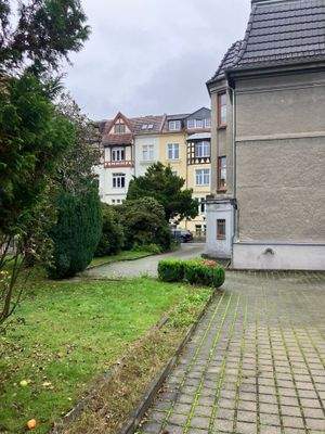 Grundstückszufahrt / Garten