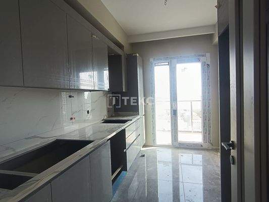 Apartments in Zeytinburnu 100 meters from the Marmaray Station