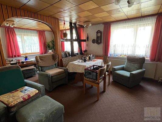 OG: Großzügiges Wohnzimmer