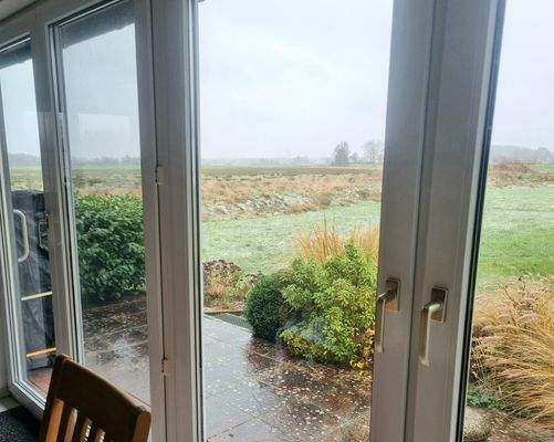 Blick vom Essbereich in die Ferne