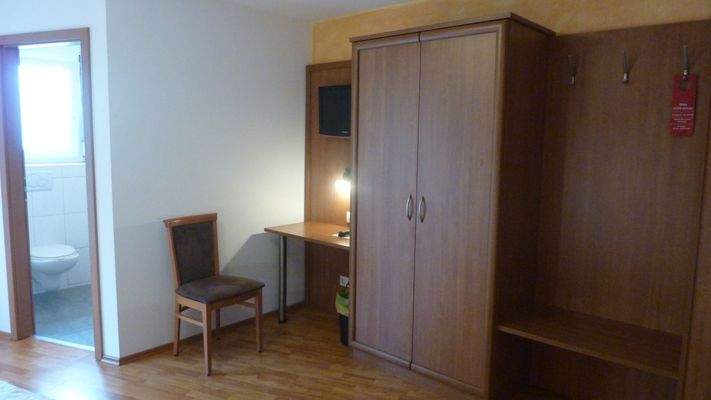 Schrank, Schreibtisch