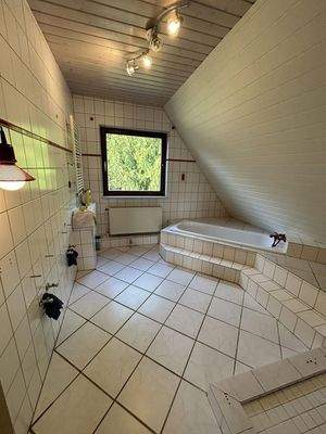 Bad 1. OG mit Badew.+Du 