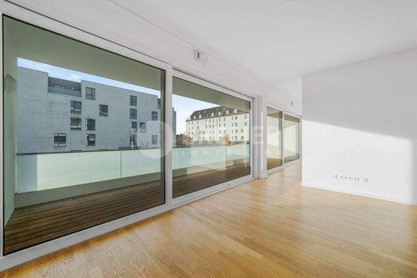 Wohnzimmer / Balkonzugang