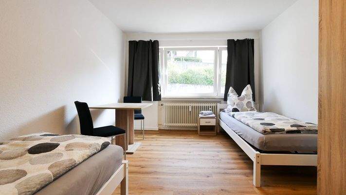 063 Zimmer 2 Tisch (1 von 1).jpg