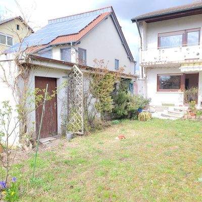 Teilansicht Garage - Haus.jpg