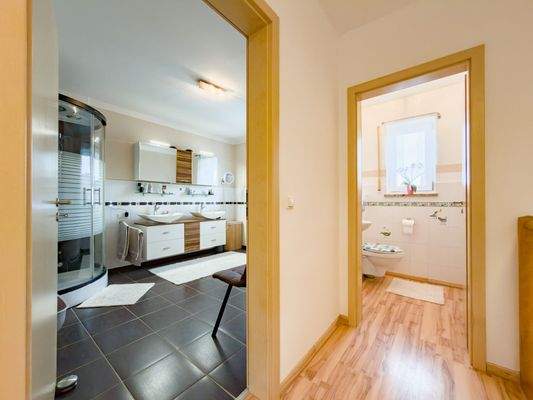 Badezimmer im OG