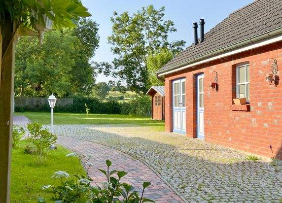 Garagengebäude mit Nebenräumen