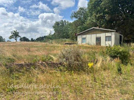 Bungalow am westlichen Rand des Grundstücks.jpg
