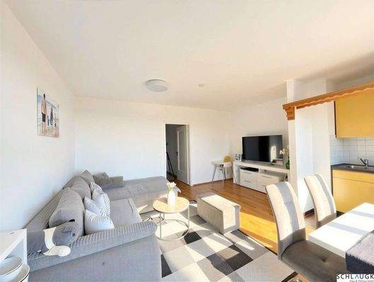 Wohnzimmer mit offener Küche - Bild 2