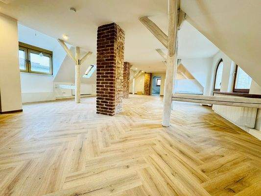 Geräumiges Dachgeschoss