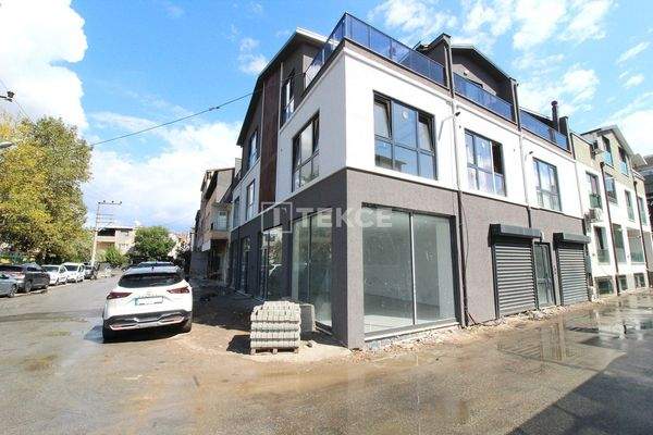 Roadside Shops on Nilüfer Ata Boulevard