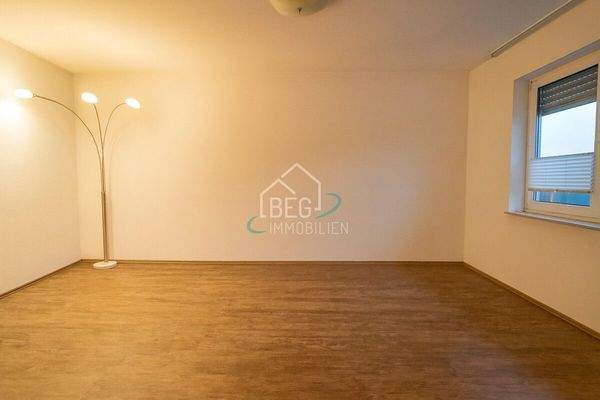 Virtuell entmöbliertes Wohnzimmer Einliegerwohnung