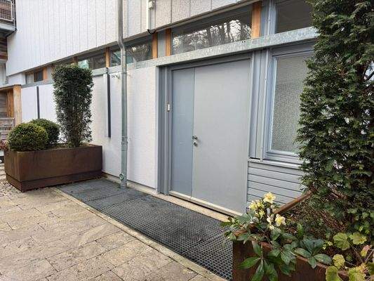 großer Raum großer Seitenzugang