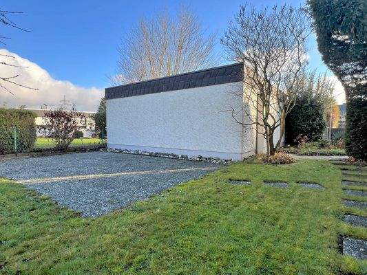 Platz hinter Doppelgarage