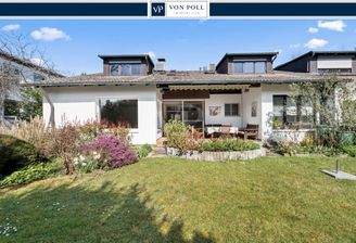 Rückansicht vom Garten auf das Haus 