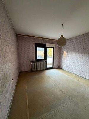 Zimmer mit Balkonausgang im OG